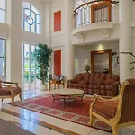 1Br Tropical Escape With Heated Pools Sauna Bbq