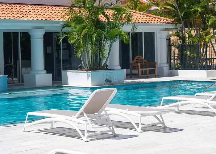 1Br Tropical Escape With Heated Pools Sauna Bbq